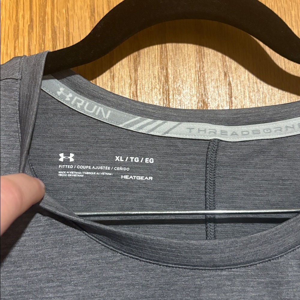 Under Armour tshirt XL - Picture 2 of 5